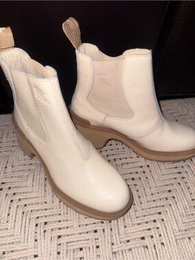 Sorel Cream Textured Chelsea Platform Ankle Boots